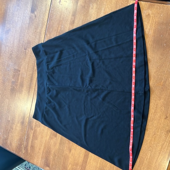 Lands End black skirt, stretchy, comfy - Picture 2 of 6